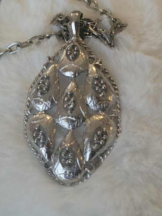 Jewelry - Necklace with pendant.